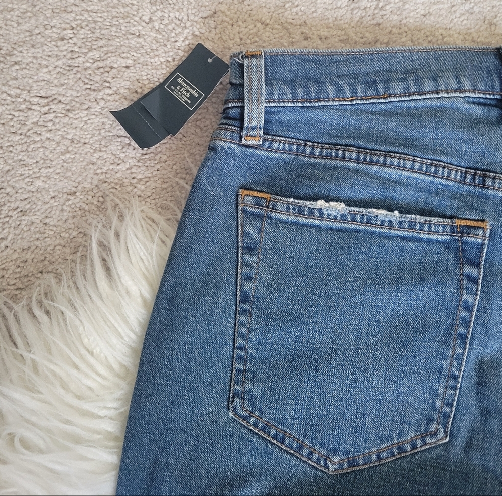 A&F Curve Love Ultra High Rise Straight Jeans - Picture 7 of 10